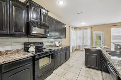 11100 Dunlavin Court, Fort Worth, TX 76052 - Photo 9