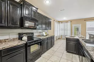 11100 Dunlavin Ct, Fort Worth, TX 76052 - Photo 9