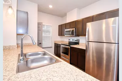 4800 W Illinois Avenue #3224, Dallas, TX 75211 - Photo 5