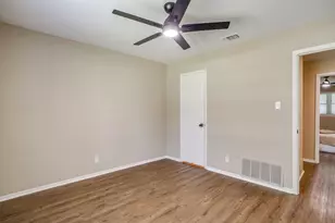 105 Lakeway Dr, Benbrook, TX 76126 - Photo 25