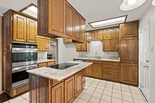1802 Tulip Dr, Arlington, TX 76013 - Photo 7