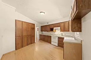 1001 Green Tree Dr, Weatherford, TX 76087 - Photo 13