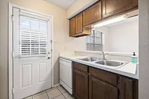 929 W Hickory St, Denton, TX 76201 - Photo 11