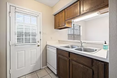 929 W Hickory Street #A15, Denton, TX 76201 - Photo 11