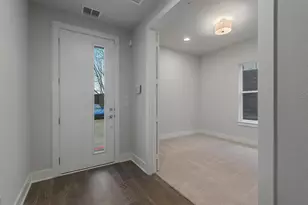 381 E Greenbriar Ln, Dallas, TX 75203 - Photo 3