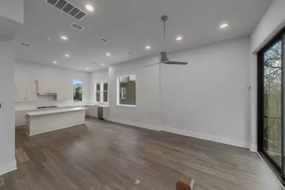 381 E Greenbriar Lane #1005, Dallas, TX 75203 - Photo 7