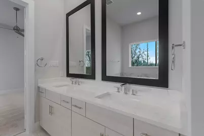 381 E Greenbriar Lane #1005, Dallas, TX 75203 - Photo 23