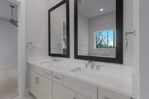 381 E Greenbriar Ln, Dallas, TX 75203 - Photo 23