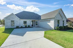 1301 Carnoustie Dr, Ennis, TX 75119 - Photo 1