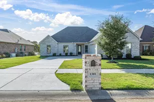 1301 Carnoustie Dr, Ennis, TX 75119 - Photo 3