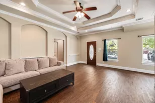 910 English St, Irving, TX 75061 - Photo 3