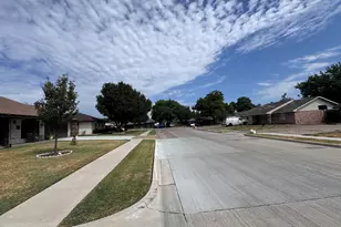 1610 Kingston Dr, Grand Prairie, TX 75051 - Photo 5