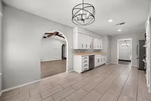 2001 San Jacinto Dr, Arlington, TX 76012 - Photo 7