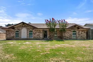 2001 San Jacinto Dr, Arlington, TX 76012 - Photo 1