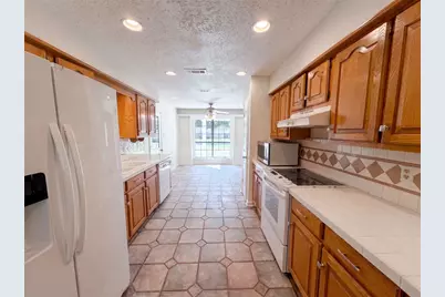 203 Frost Creek Avenue, Groesbeck, TX 76642 - Photo 7