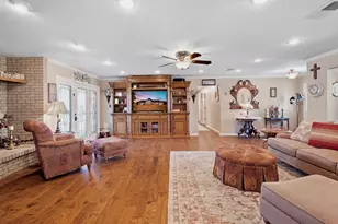 20185 Willow Glade Cir, Pilot Point, TX 76258 - Photo 3