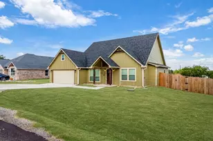 2412 Christine Dr, Granbury, TX 76048 - Photo 3