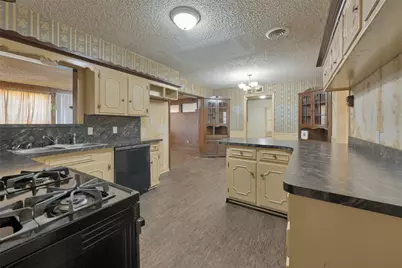 825 Glenda Drive, Bedford, TX 76022 - Photo 9