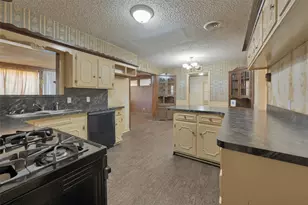 825 Glenda Dr, Bedford, TX 76022 - Photo 9