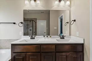 1713 Falling Star Dr, Fort Worth, TX 76052 - Photo 9