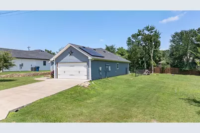 2206 Navasota Street, Granbury, TX 76048 - Photo 23