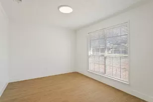 1321 River Birch Ln, Carrollton, TX 75007 - Photo 3