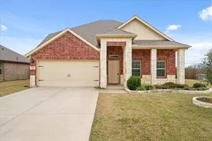 516 Clearlake Dr, Waxahachie, TX 75165 - Photo 1