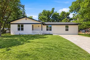 905 N Wood St, Cleburne, TX 76033 - Photo 1