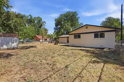 905 N Wood Street, Cleburne, TX 76033 - Photo 25