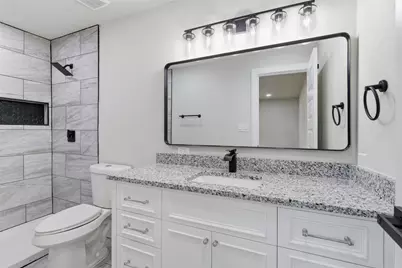 905 N Wood Street, Cleburne, TX 76033 - Photo 13