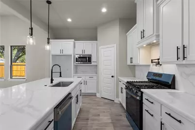 502 S 14th St, Corsicana, TX 75110 - Photo 5