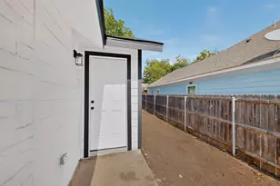 4427 Frank St, Dallas, TX 75210 - Photo 35