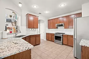 909 Charleston Ln, Savannah, TX 76227 - Photo 13