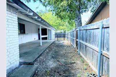 9015 High Plain Lane, Dallas, TX 75249 - Photo 33