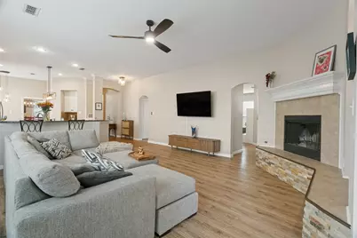 1037 Honeysuckle, Grapevine, TX 76051 - Photo 5