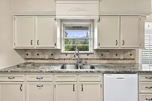 1805 Holm Oak St, Arlington, TX 76012 - Photo 9