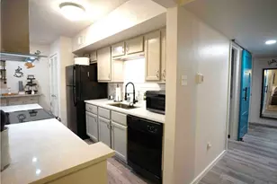 610 Jones St, Euless, TX 76040 - Photo 5