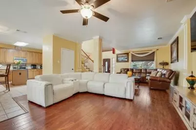 6405 Creekbend Court, Arlington, TX 76001 - Photo 5