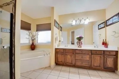 6405 Creekbend Court, Arlington, TX 76001 - Photo 17