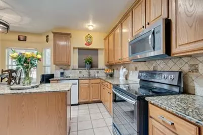 6405 Creekbend Court, Arlington, TX 76001 - Photo 9