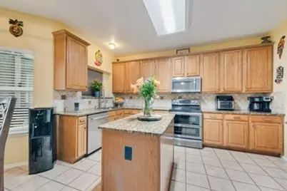 6405 Creekbend Court, Arlington, TX 76001 - Photo 11
