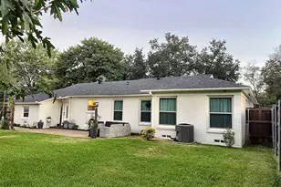 1200 Daisy Ln, Irving, TX 75061 - Photo 21