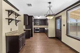 1312 Erin Ct, Burleson, TX 76028 - Photo 9