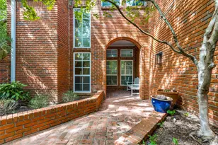 7 Queensview Ct, Dallas, TX 75225 - Photo 3