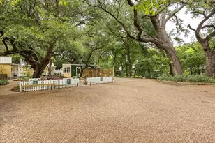 1002 W Pearl St, Granbury, TX 76048 - Photo 27