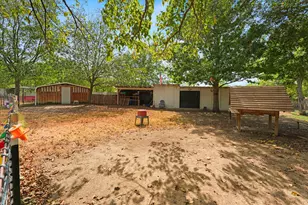 102 Old Pecan, Ennis, TX 75119 - Photo 3