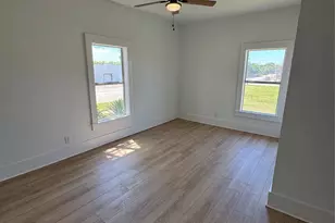 204 W Westhill Dr, Cleburne, TX 76033 - Photo 15