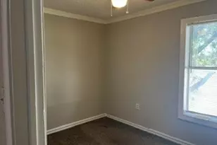 901 Davis St, Grand Prairie, TX 75050 - Photo 7