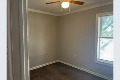 901 Davis Street, Grand Prairie, TX 75050 - Photo 7