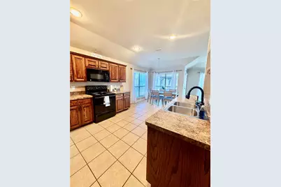 7028 Seton Hall Drive, Fort Worth, TX 76120 - Photo 5